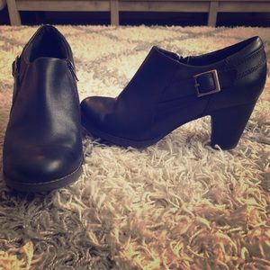 Clark’s heeled booties! Great condition!! So cute